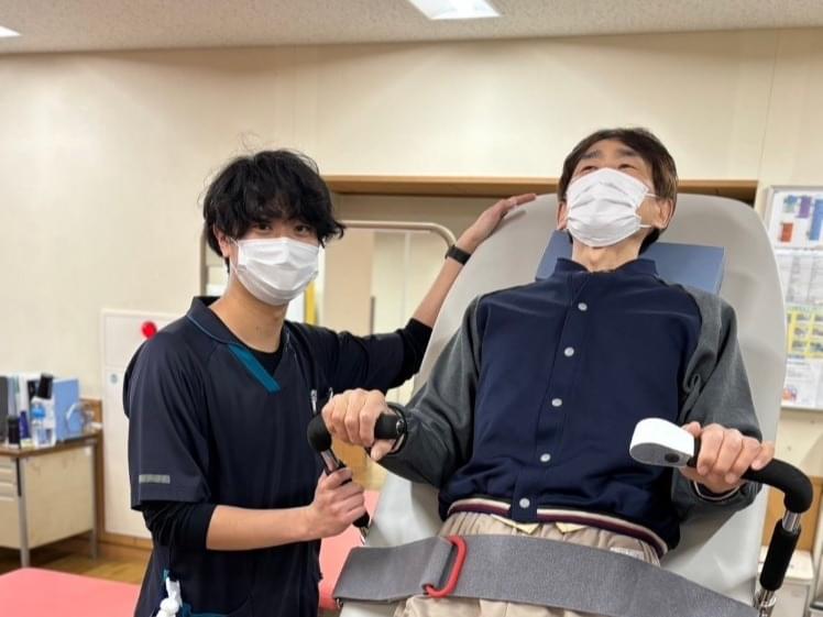 【起立台練習】立つのが難しかったり、血圧が下がりやすい患者様と起立の練習を行っています